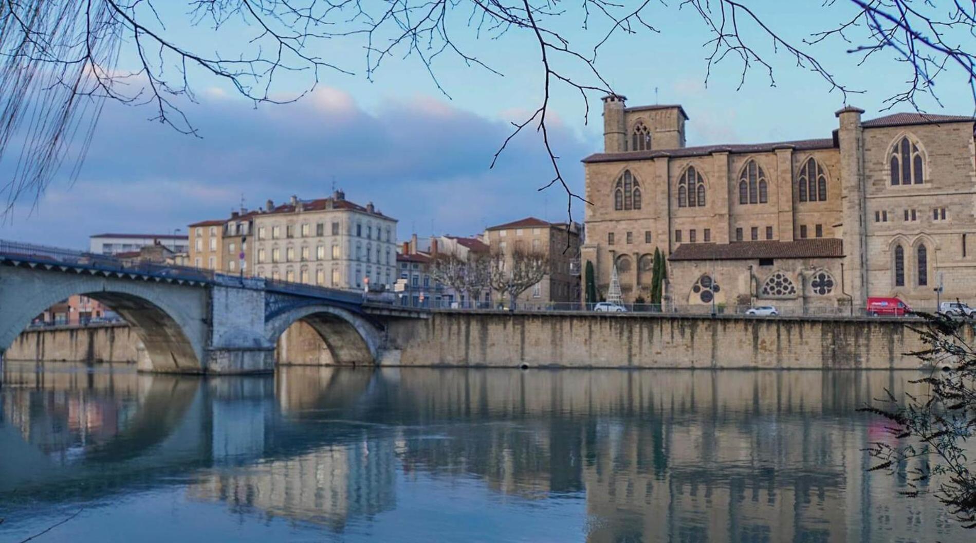 Le Toit Du Centre-Ville Romans-sur-Isère Extérieur photo